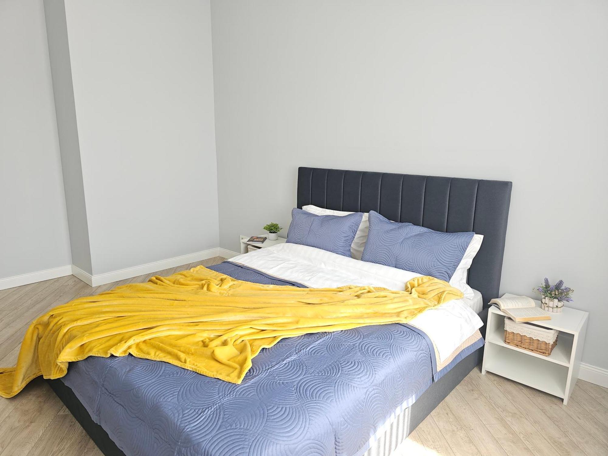 אלמטי 3 Room Gagarin Park Residential Complex Near Mega Shopping Mall מראה חיצוני תמונה