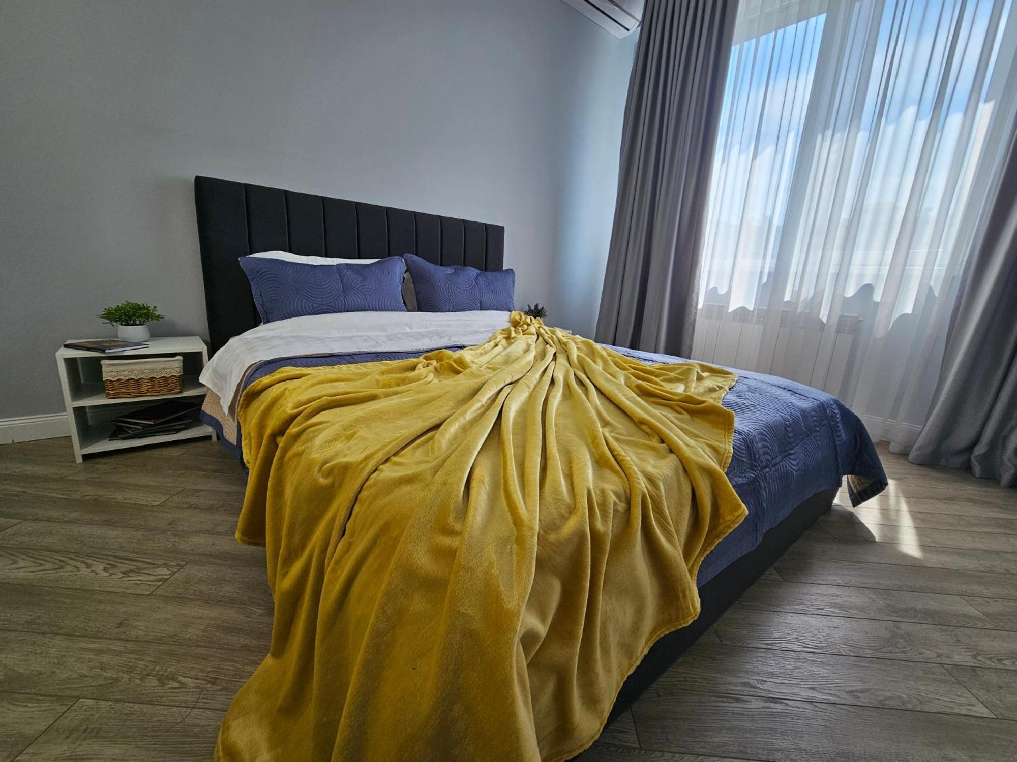 אלמטי 3 Room Gagarin Park Residential Complex Near Mega Shopping Mall מראה חיצוני תמונה
