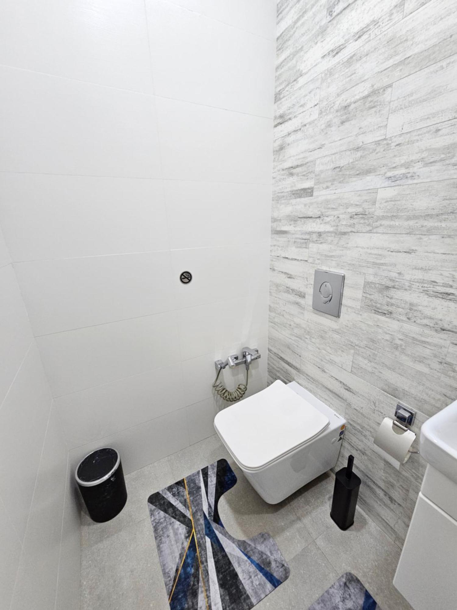 אלמטי 3 Room Gagarin Park Residential Complex Near Mega Shopping Mall מראה חיצוני תמונה