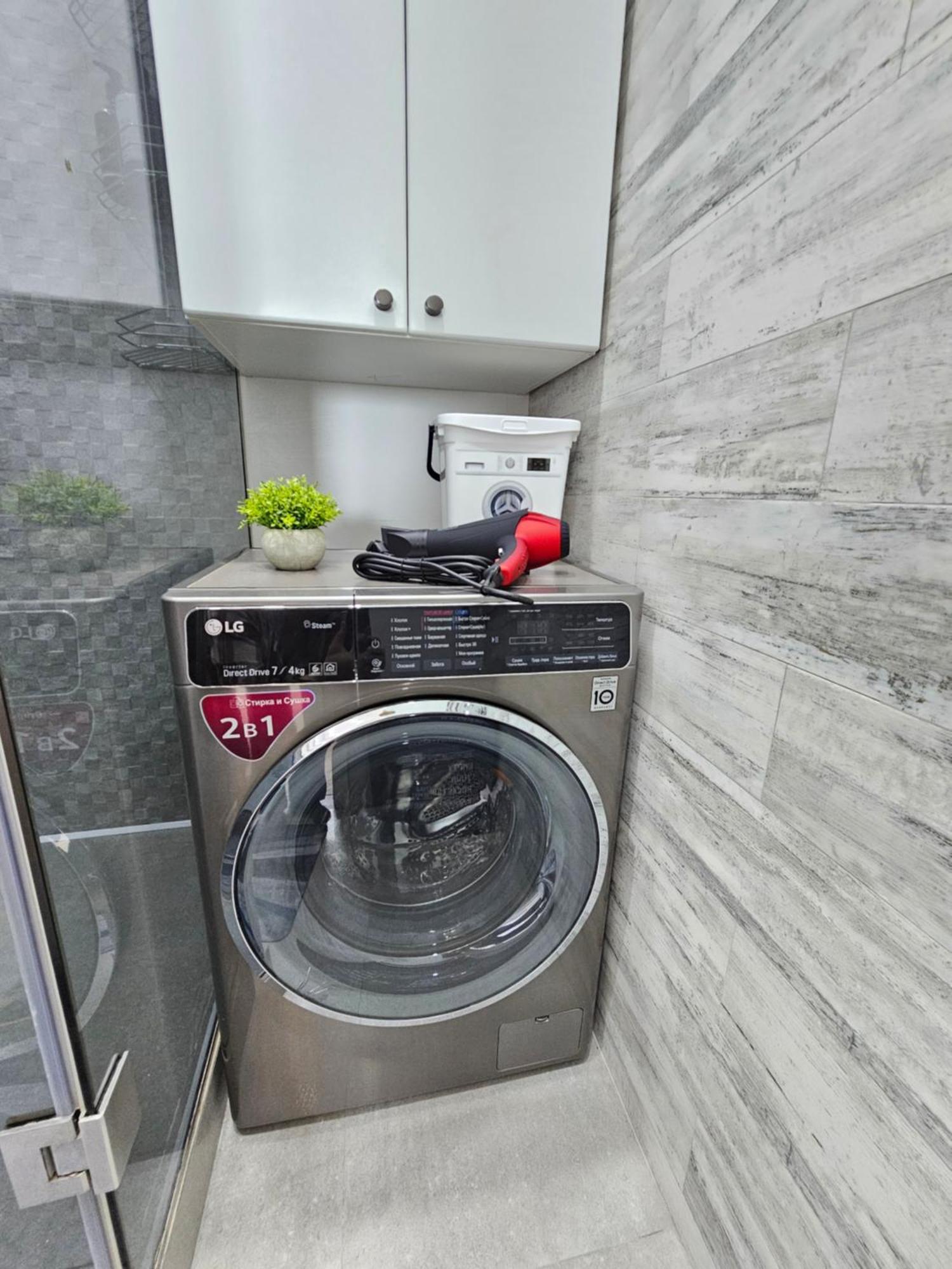 אלמטי 3 Room Gagarin Park Residential Complex Near Mega Shopping Mall מראה חיצוני תמונה