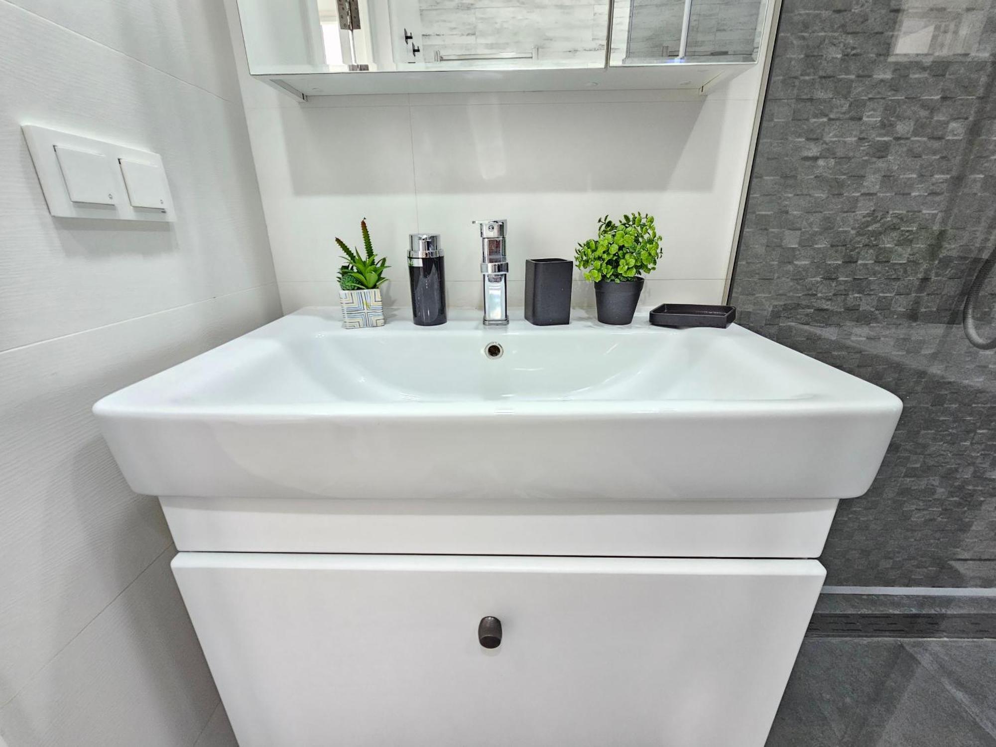 אלמטי 3 Room Gagarin Park Residential Complex Near Mega Shopping Mall מראה חיצוני תמונה