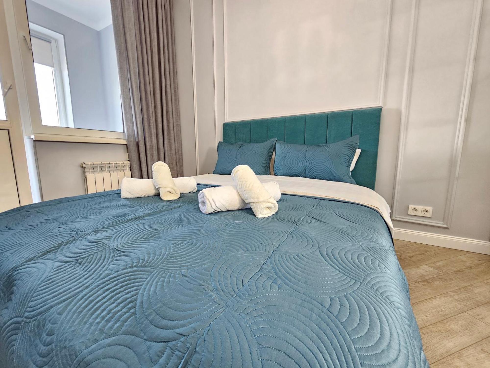 אלמטי 3 Room Gagarin Park Residential Complex Near Mega Shopping Mall מראה חיצוני תמונה