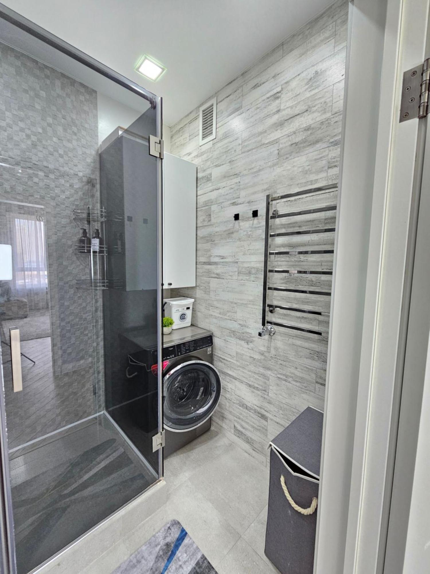 אלמטי 3 Room Gagarin Park Residential Complex Near Mega Shopping Mall מראה חיצוני תמונה